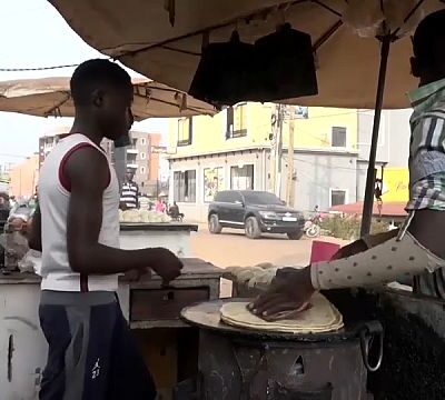 Uganda: Street vendors, customers lament rising cost of ‘Rolex’ sandwich