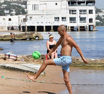 Tunisians grapple with scorching heat as temperatures exceed 50C