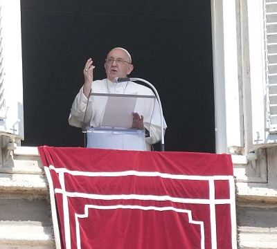 Pope Francis prays for peace in “war lacerated places”