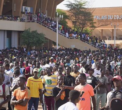 Niger: Thousands queue to volunteer in armed forces as threat of ECOWAS military intervention looms