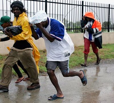 South Africa : Nearly 1,000 homes in Cape Town destroyed by storms