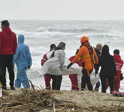 Migrant raft crashes into rocks and sinks off Turkish coast, killing 7