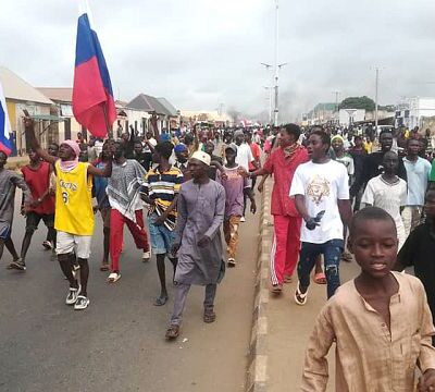 Nigeria detains students for allegedly displaying Russian flags during protest