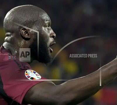 Romelu Lukalu greeted by fans in Italy, ahead of move from Chelsea to Napoli