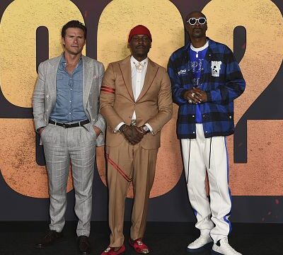 ‘1992’ producer Snoop Dogg attends premiere, honors late Ray Liotta