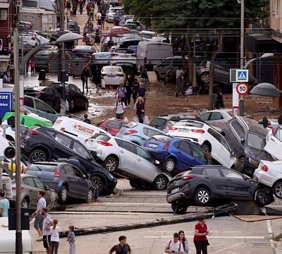 Spain: Rescue operations continue following devastating floods