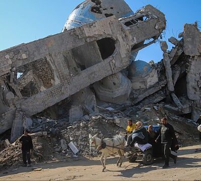 Thousands of Palestinians return home to the destruction in north Gaza