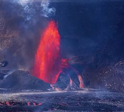 Erupting Kilauea volcano puts on spectacular show in Hawaii