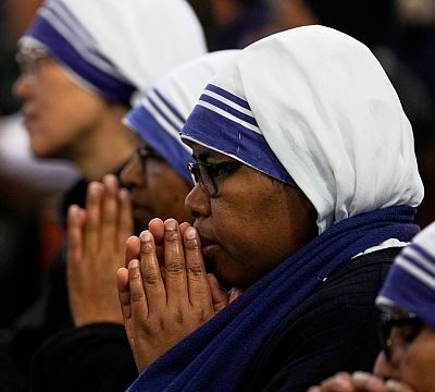 Hundreds gather in South Africa for memorial mass for Pope Francis