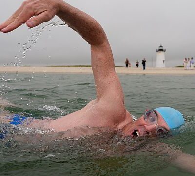 Endurance athlete begins swim in shark-infested waters