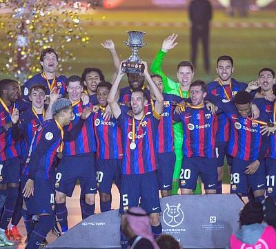 Barcelona celebrates La Liga title with victory parade