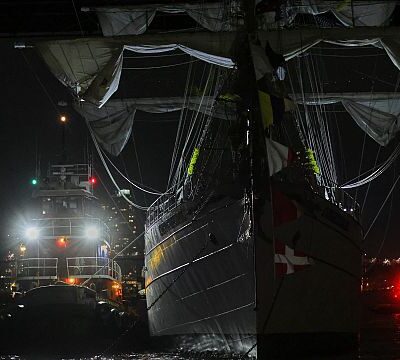 Mexican tall ship strikes Brooklyn Bridge, killing 2 crew members