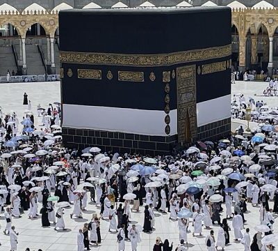 Kaaba’s sacred cover replaced ahead of islamic new year