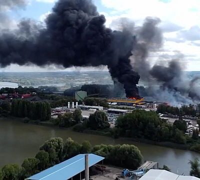 Major warehouse fire in Hamburg’s port leaves six people injured