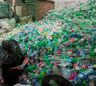 Global plastics treaty talks in Geneva stall as deadline looms