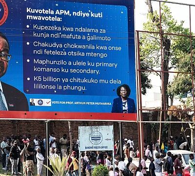 Malawi’s former president, Peter Mutharika, takes an early lead against incumbent, Lazarus Chakwera