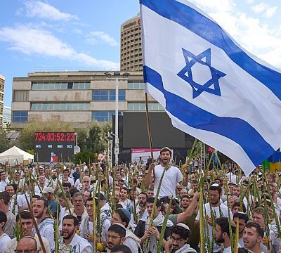 Tel Aviv gathers in prayer as Israel takes step toward Gaza truce
