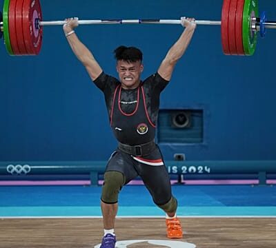 Indonesian weightlifter wins record-breaking 79kg gold at Southeast Asian Games