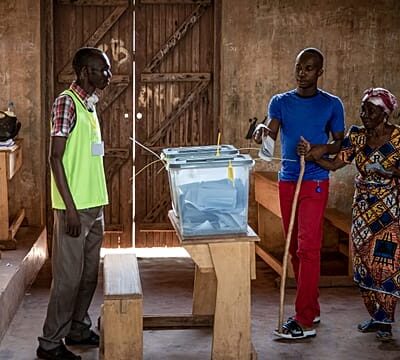 Central African Republic: Distribution of voter cards underway ahead of election