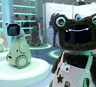 Robots wow crowds at Consumer Electronics Show in Las Vegas