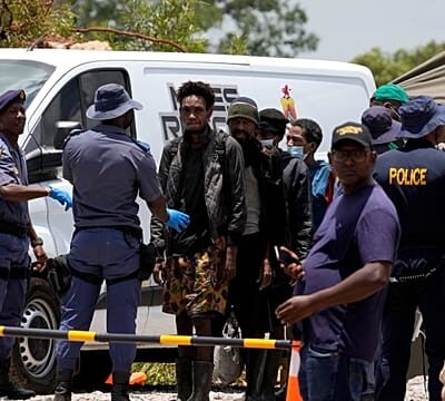 SA: Cape Town gears for army deployment as police raid gang strongholds