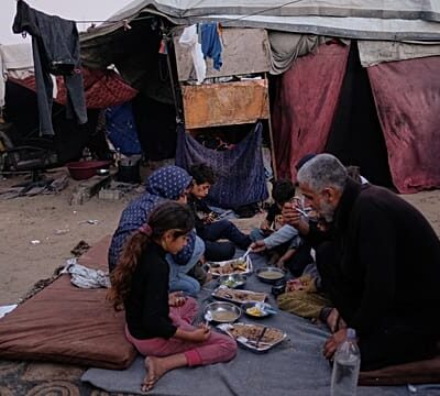 Gaza: Residents mark Ramadan amid food shortages
