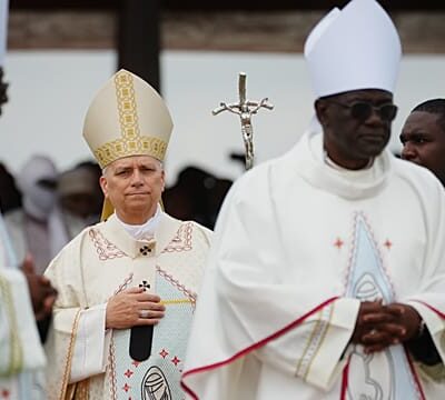 Pope urges youth to stay and fight corruption during Cameroon visit