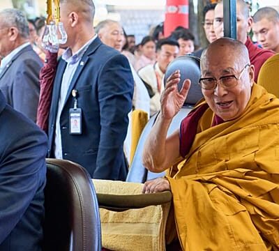 Dalai Lama attends swearing‑in of Tibetan government‑in‑exile in India