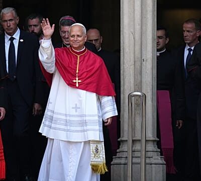 Spain: Thousands gather as Pope Leo XIV reaches Barcelona